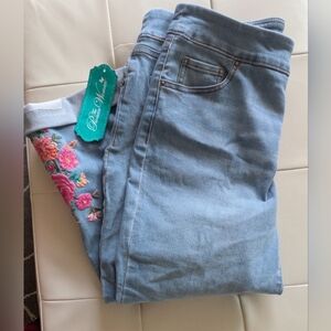 NWT Embroidered Pull On Capri Jeans By Pioneer Woman